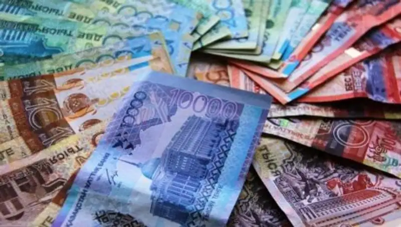 Бухгалтеры и юристы получают зарплату более 283 тысяч тенге