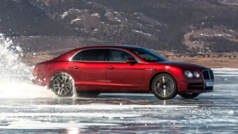 Bentley Flying Spur установил рекорд средней скорости на льду