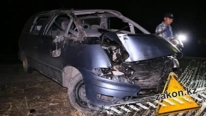 В поселке близ Алматы перевернулся минивэн