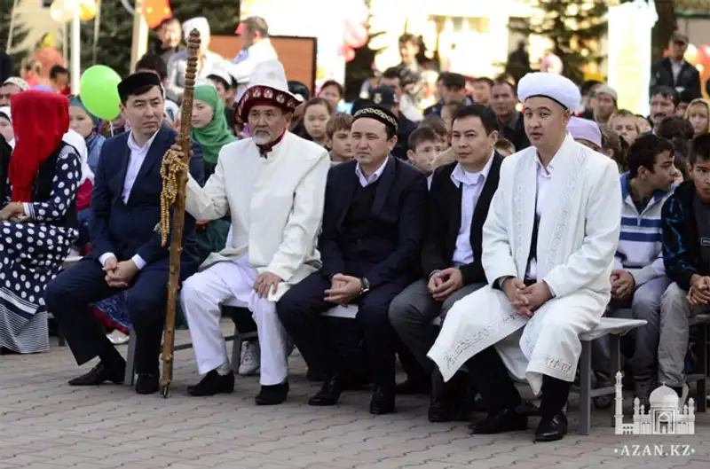 В Центральной мечети Алматы прошел Курбан-айт для детей В Центральной мечети Алматы прошел Курбан-айт для детей, фото - Новости Zakon.kz от 17.10.2013 21:23