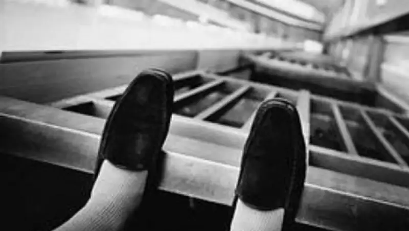 В Караганде 18-летняя девушка пыталась покончить с собой, спрыгнув с промышленной башни