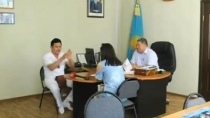 В Актобе тренеры по боксу вызвали на бой своего начальника