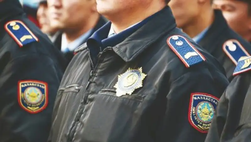 В Уштобе женщина напала на полицейского