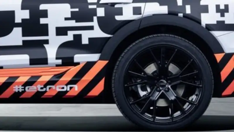 Audi выпустит прототипы электрокара E-Tron на улицы Женевы