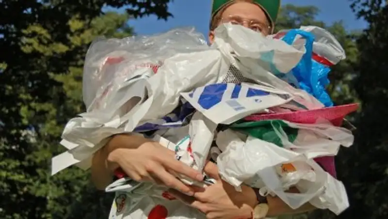 В Грузии запретили одноразовые полиэтиленовые пакеты