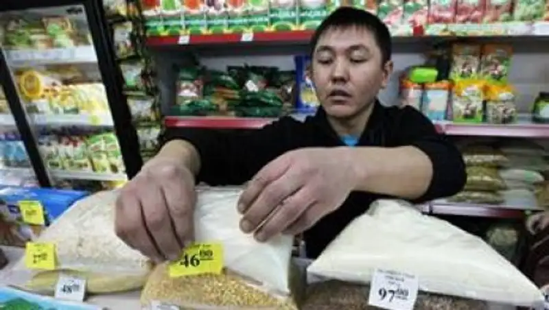 Казахстанских бизнесменов попросили не повышать стоимость продуктов питания