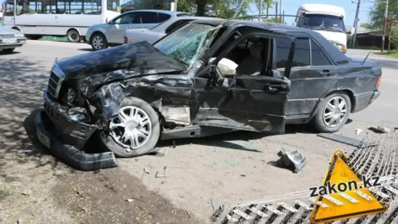 В Алматы произошло ДТП с участием пассажирского автобуса