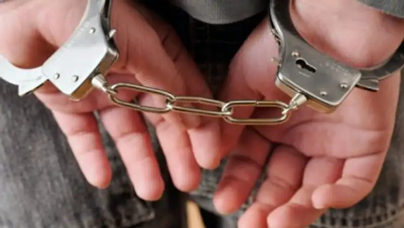 Подозреваемых в получении взятки сотрудников ДГД Астаны оставили под арестом