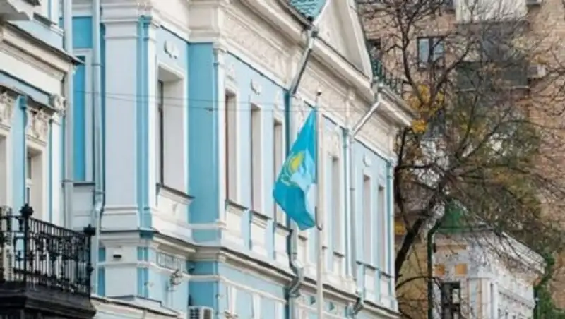 Вопрос выпавшей из окна казахстанской студентки находится на контроле посольства РК в РФ