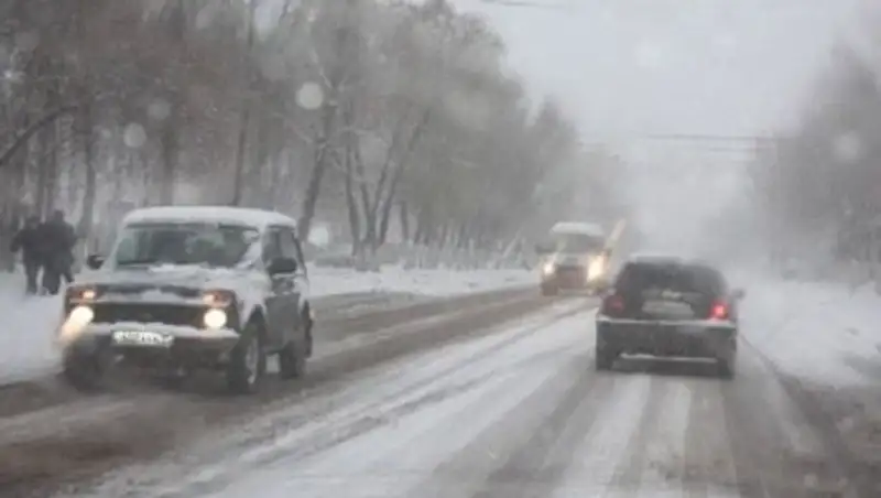 Из-за снегопада в Петропавловске разбилось 8 автомобилей