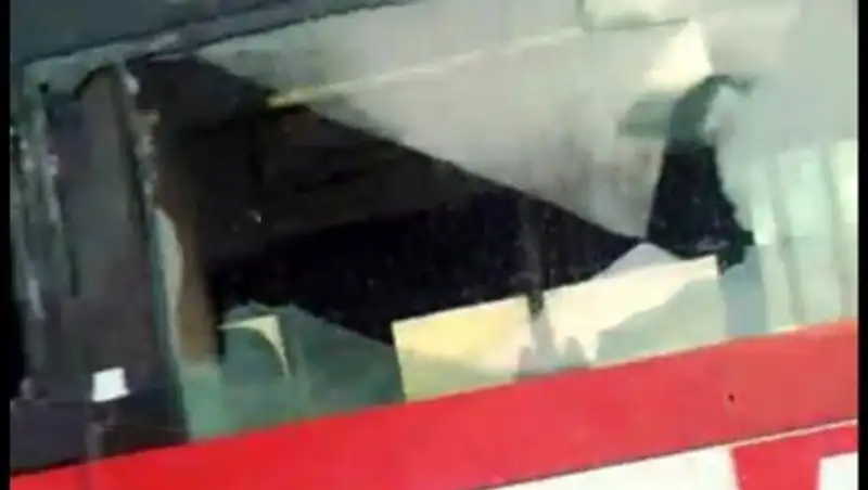 Неизвестные напали на пассажирский автобус в Астане 