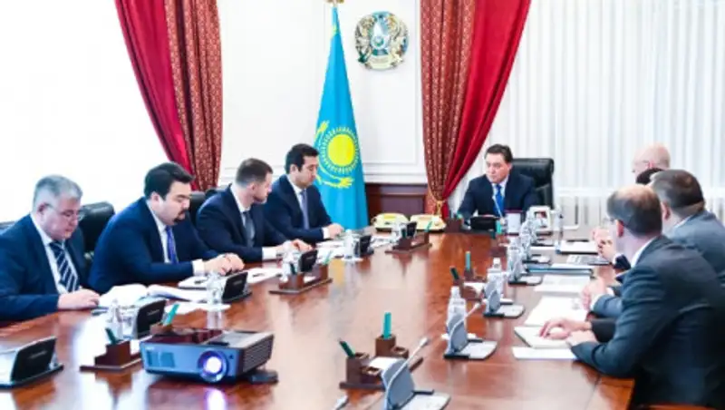 Премьер РК обсудил с российским бизнесменом перспективы сельхозмашиностроения