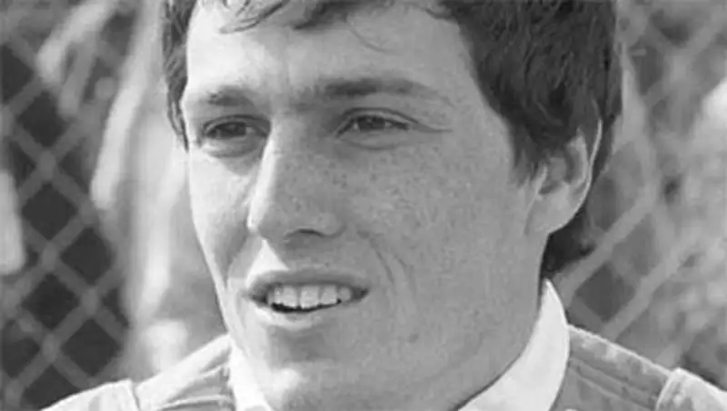 Антирекордсмен «Формулы-1» по прозвищу «Авария» погиб в автокатастрофе