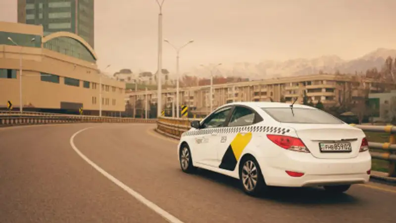 Сервис Яндекс.Такси запустил доставку посылок в Алматы