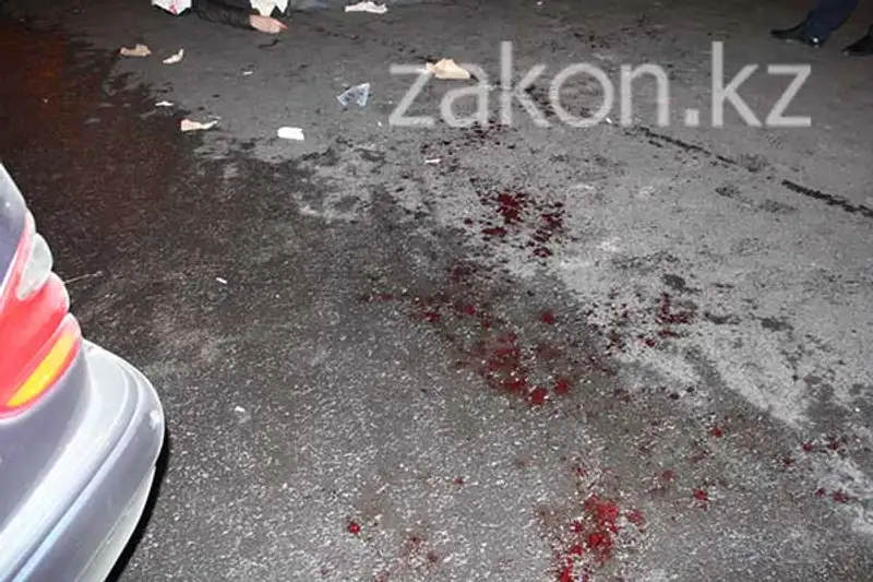 В Алматы посетители ночного клуба зарезали начальника охраны и ранили его помощника (фото), фото - Новости Zakon.kz от 09.10.2013 15:30