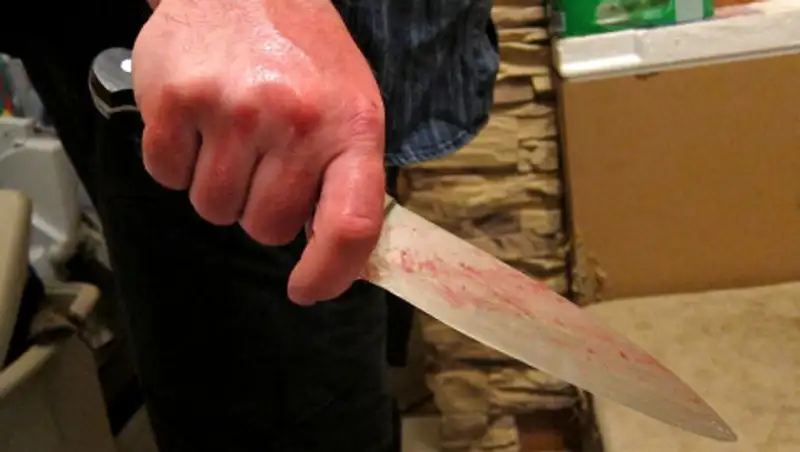 Уже пытался убить. Житель Сарканда задержан за ранение ножом полицейского