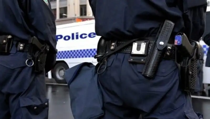 Неизвестный удерживает двух заложников в одном из кафе Мельбурна