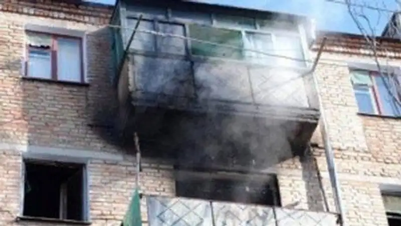 В Темиртау инвалид был вынужден выпрыгнуть с балкона собственной квартиры