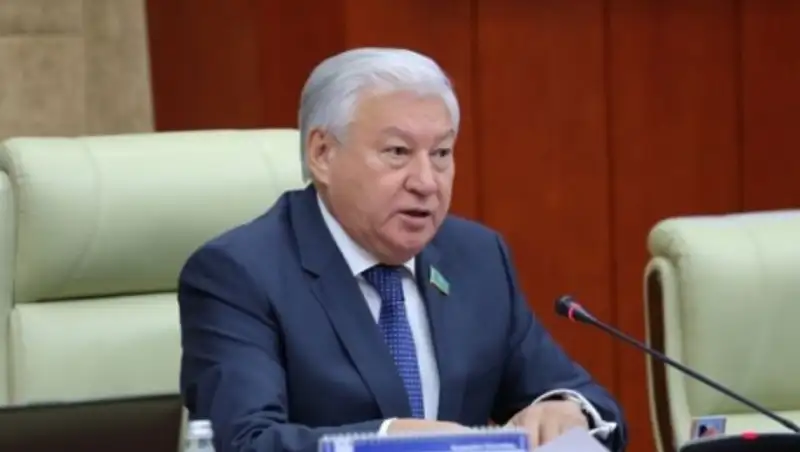 Спикер Мажилиса призвал коллег поучаствовать в мероприятиях ко Дню независимости