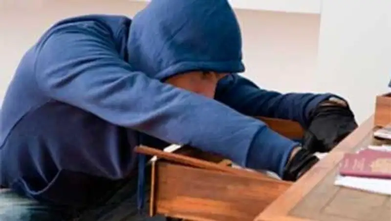 Племянник из Шымкента приехал в Петропавловск в гости к тете и обчистил ее квартиру