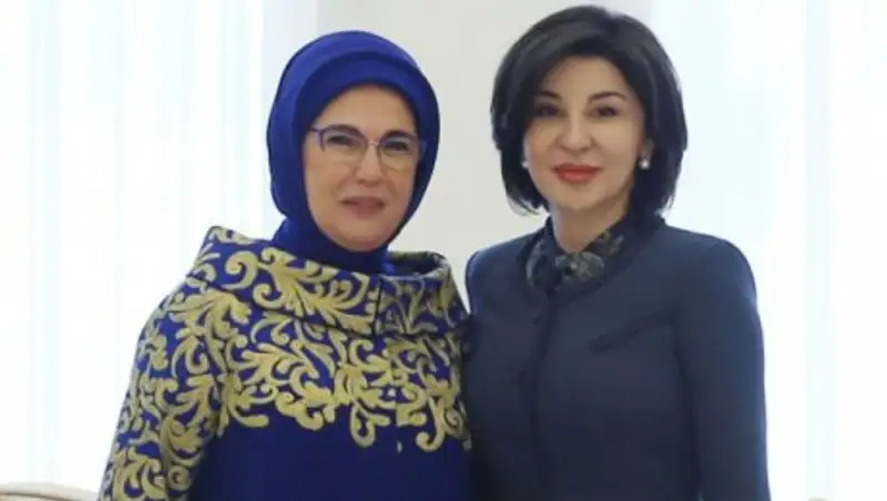Жена президента Турции выложила фото с первой леди Узбекистана