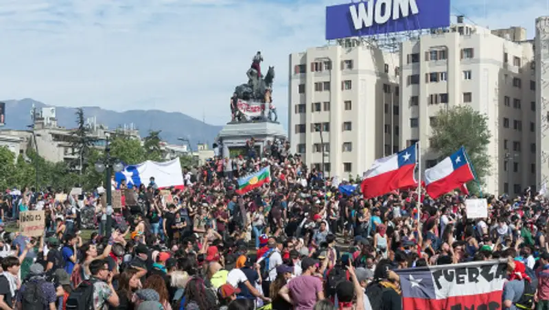 В Чили эвакуировали здание конгресса из-за протестующих