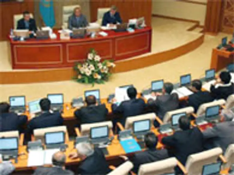 Депутаты обратились к президенту с просьбой распустить мажилис, фото - Новости Zakon.kz от 10.11.2011 17:47