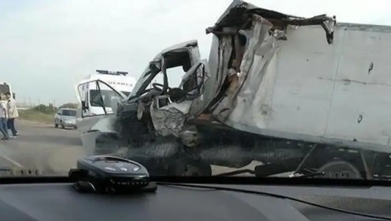 На трассе Караганда-Темиртау столкнулись фура и «ГАЗель»