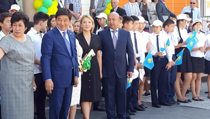 Новый аким Алматы Б.Байбек начал свою деятельность с открытия школы для одаренных