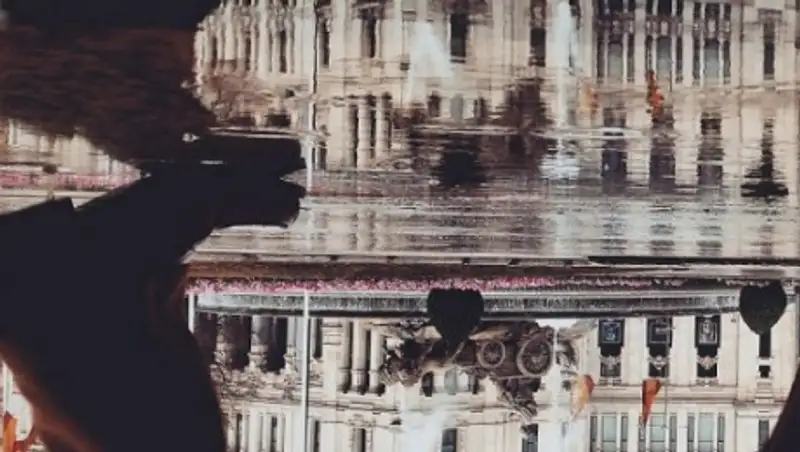 12 фантастических снимков мира, отраженного в лужах 