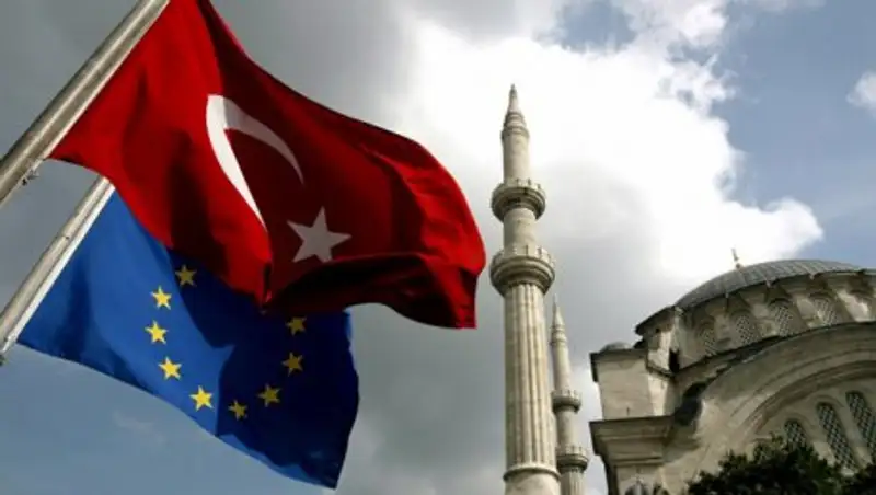 Еврокомиссия в сентябре подведет итоги выполнения Турцией требований по отмене виз с ЕС