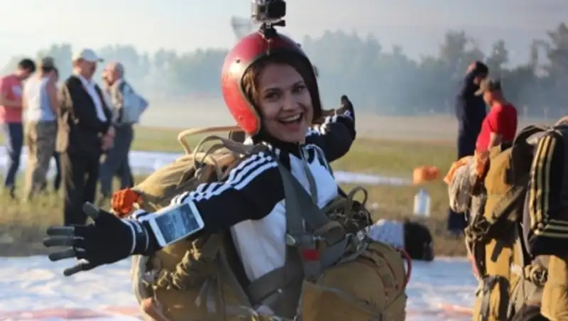 Полсотни павлодарцев впервые прыгнули с парашютом