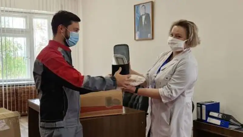 Степногорская больница получила 200 комплектов средств индивидуальной защиты и 10 тонометров