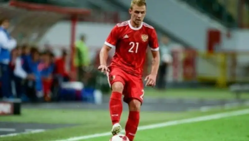 На рейсе в Казахстан футболист "Локомотива" попал в неприятную ситуацию