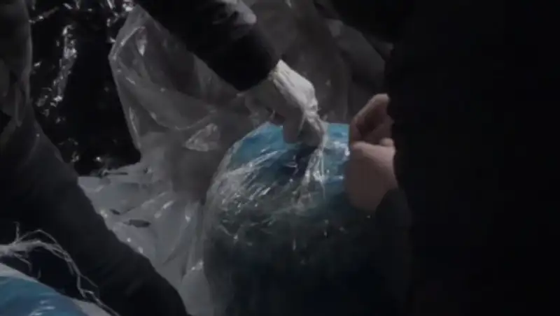 Отец с двумя сыновьями наладили незаконный бизнес по сбыту наркотиков