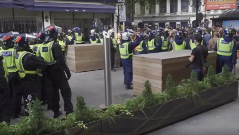 При протестах в Лондоне пострадали 15 человек