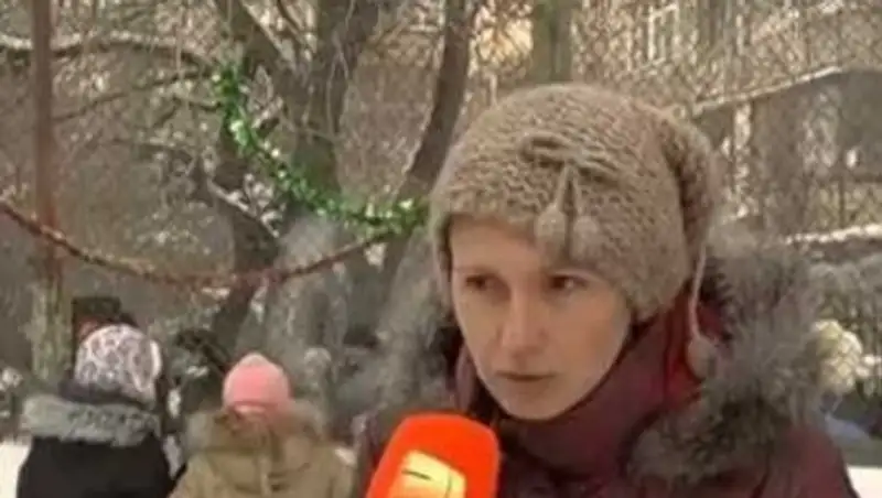 В Алматы жители построили у себя во дворе настоящий ледовый каток