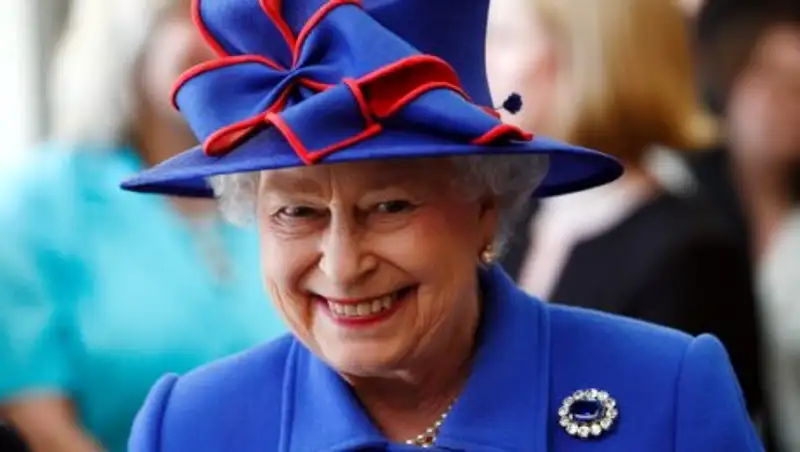 Букингемский дворец опроверг слухи о смерти Елизаветы II