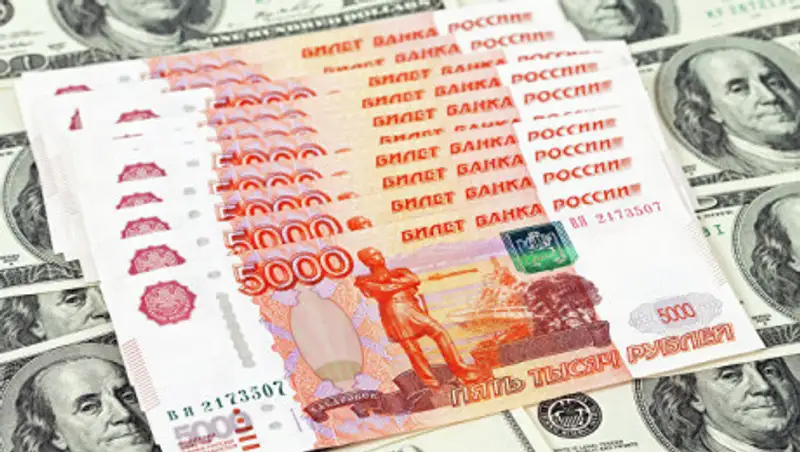 Курс рубля снова растет на торгах