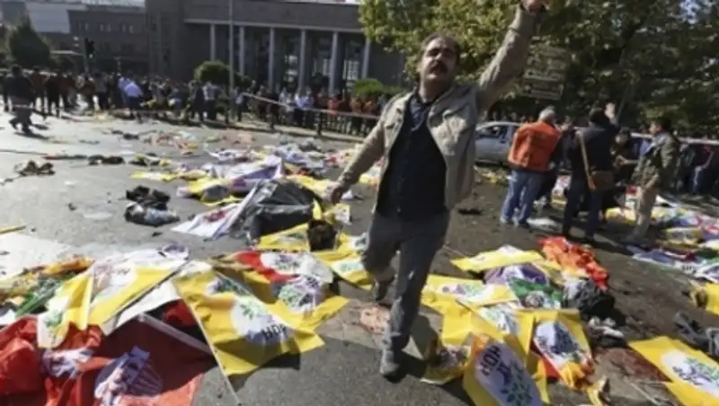 Турецкая полиция частично установила личность одного из террористов-смертников