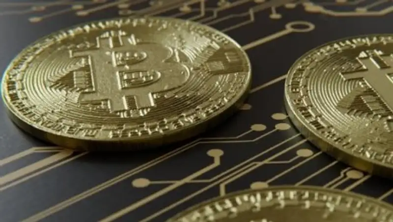 Биткоин начал новый год с мощного падения