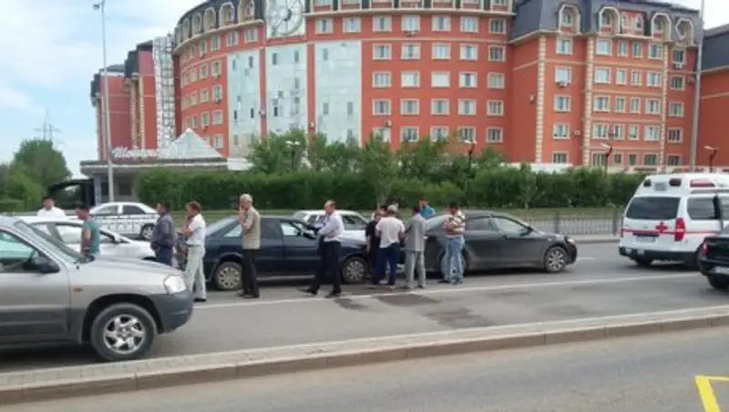 В Астане водитель-лихач столкнулся с пятью машинами