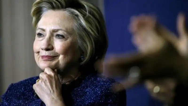Опрос: Клинтон опережает Трампа с незначительным отрывом по популярности в США