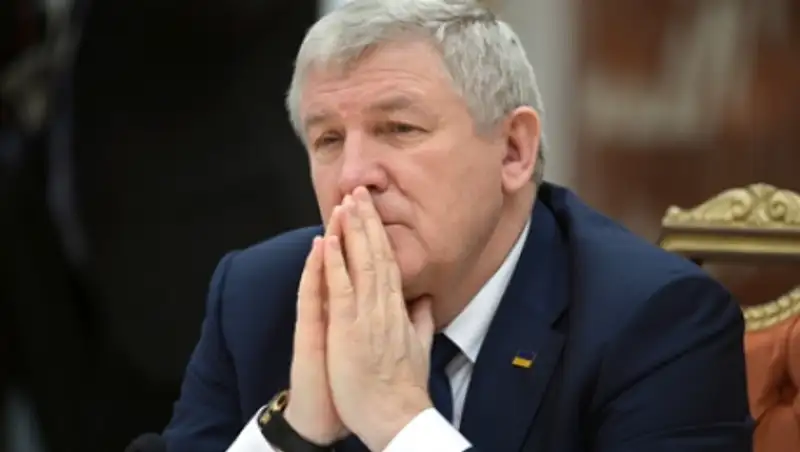 Порошенко уволил посла в Белоруссии