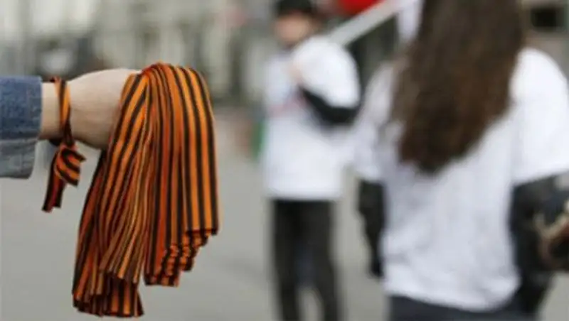 По всей России волонтеры начали раздавать георгиевские ленточки