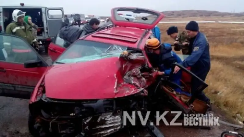 Пятимесячный ребёнок и четверо взрослых едва не погибли в ДТП под Карагандой