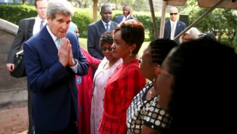 Джон Керри сделал селфи со слоненком