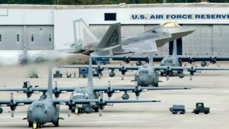 Объект с самолета США упал на детсад в Японии