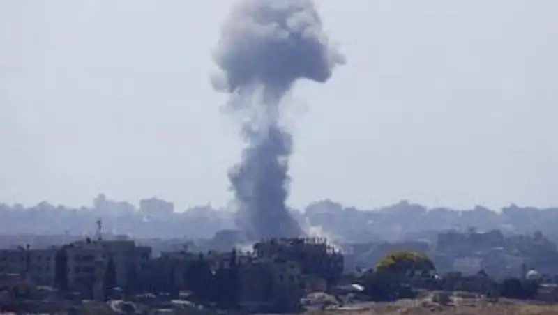 Израиль приостановил боевые действия в секторе Газа