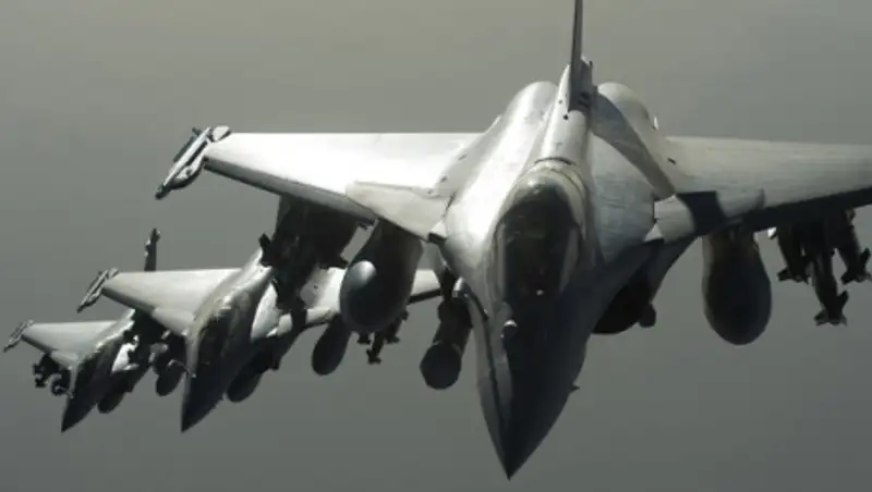 Франция нанесла авиаудар по нефтяному объекту ИГ в Сирии